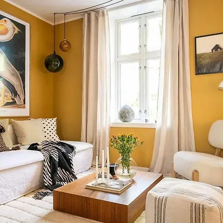 Fantastic In Old Apartment Warsaw