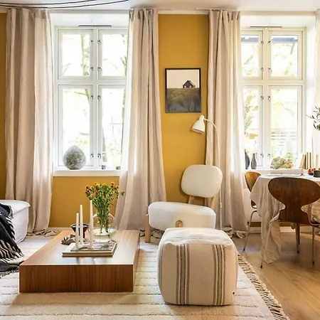 Fantastic In Old Apartment *